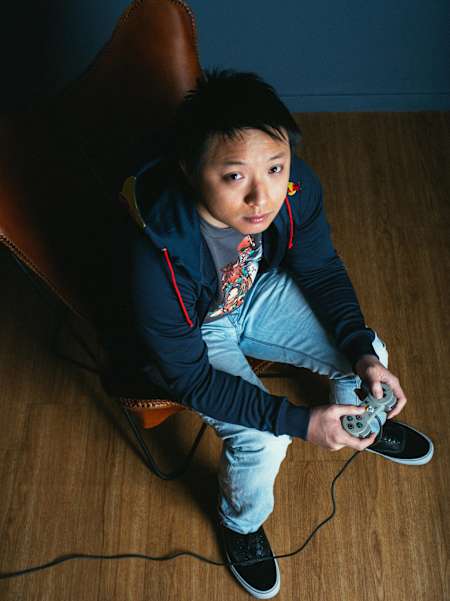 Luffy with his trademark PS1 controller