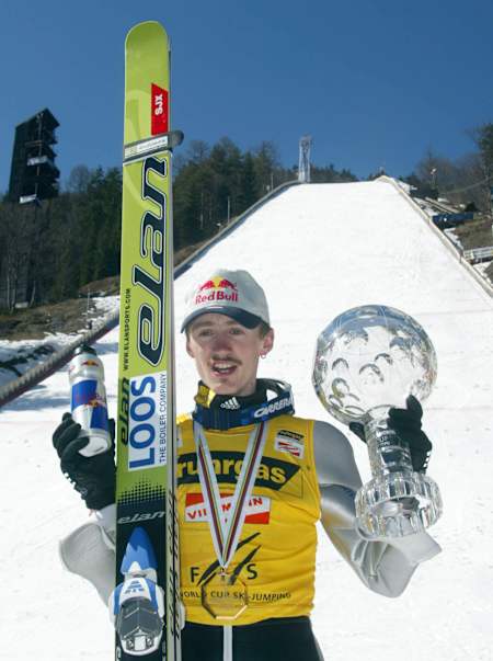 Adam Małysz, a za nim Velikanka w Planicy - Puchar Świata 2003 - rekordy skoczni narciarskich