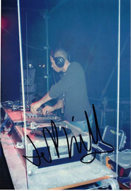 Jeff Mills in Sydney. Photo by punter Matt Costain, who later asked Mills to sign his photo