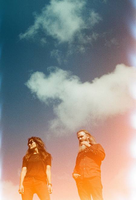 Ripley Johnson et Sanae Yamada, aka Moon Duo.