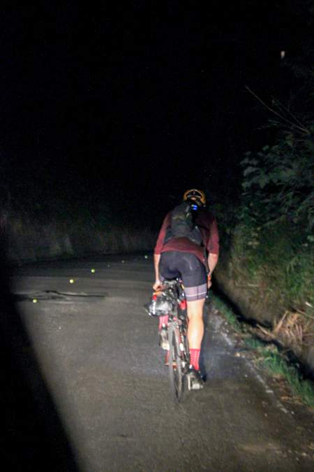 半夜在山裡趕路前進，只有大自然最真誠聲音陪伴，這在BikingMan是家常便飯