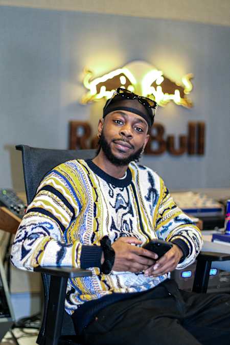 Portrait du rappeur MadeInParis au Studio Red Bull.
