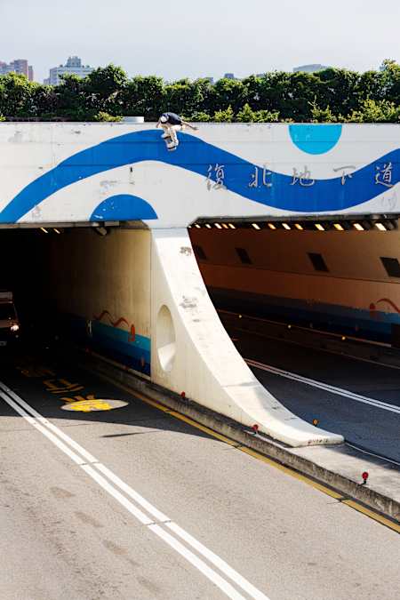 Ryan Sheckler bei einem Tail Drop-In in Taiwan. 