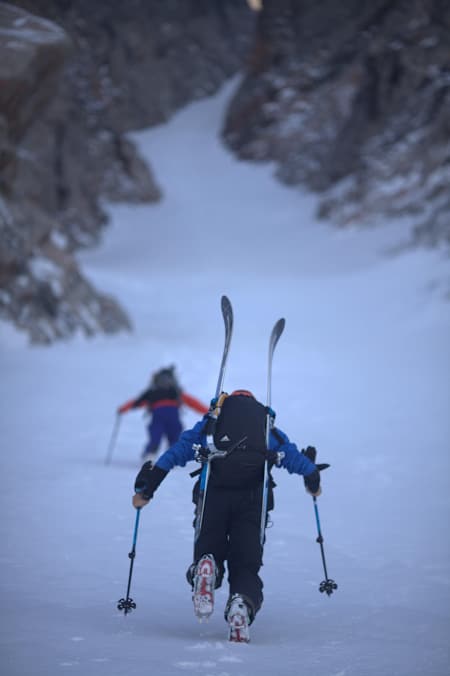 Tourenlaufen auf Baffin, in einer ungewöhnlichen Landschaft mit atemberaubenden Couloirs zum Skifahren.