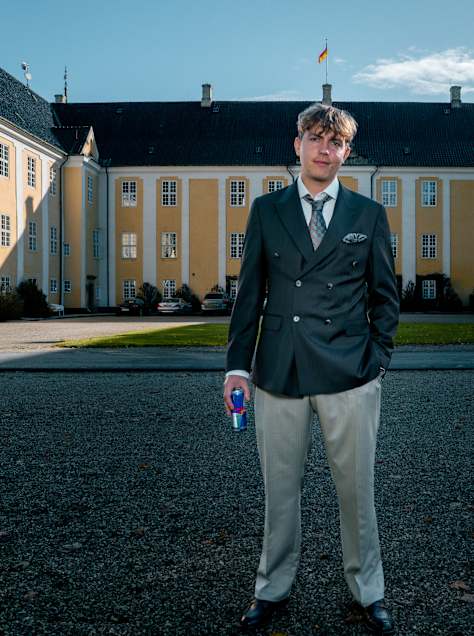 Søndergaard foran Gavnø Slot