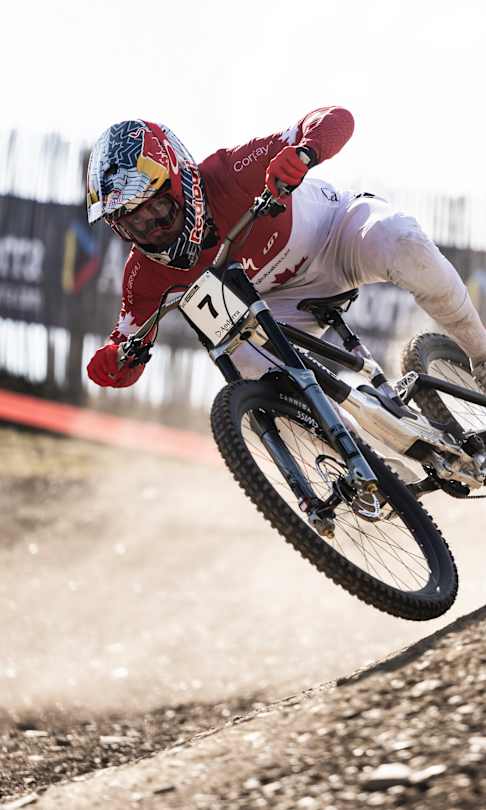 Finn Iles