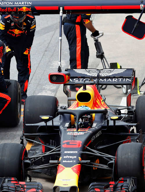 AP-1VWPGZVWW1W11-featureMedia