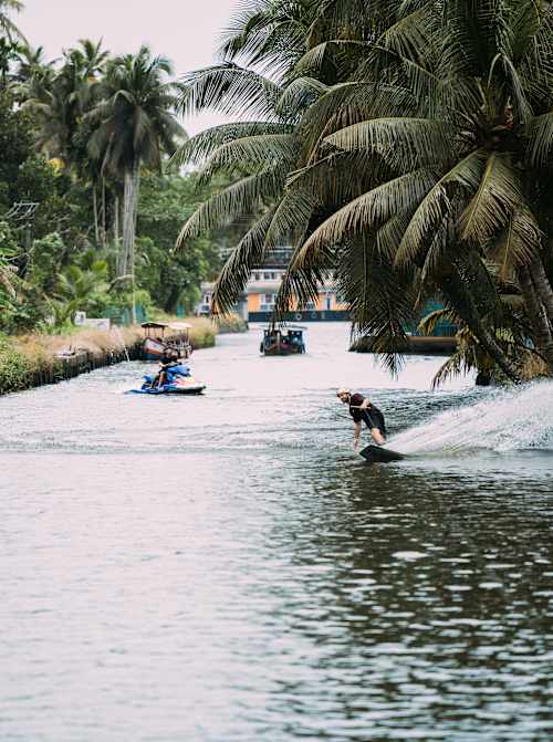 डोमिनिक हर्नलर का केरल में वेकबोर्डिंग एडवेंचर