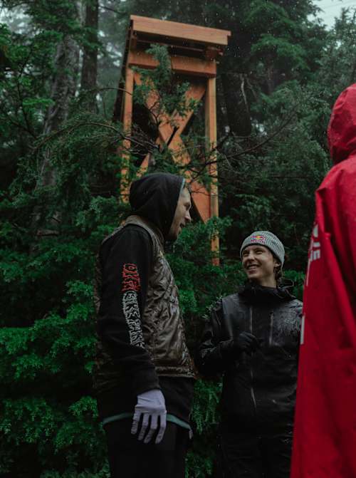 Atherton, créateur de Red Bull Hardline, et Goldstone sur le parcours