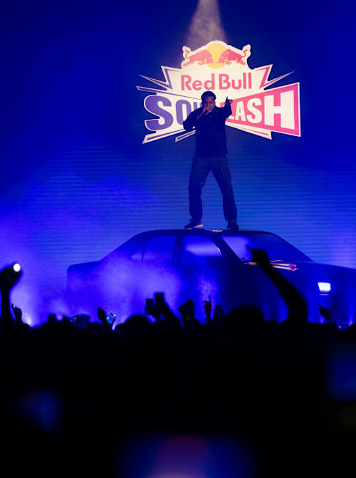 Lamin på toppen af wavy scenen