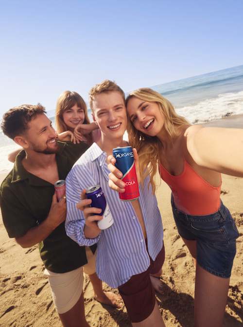Bei „Germany’s Next Topmodel“ bekommen neun Nachwuchsmodels eine besondere Aufgabe: Surfer Leon Glatzer hostet das Casting für die neue Sommerkampagne von The ORGANICS by Red Bull.