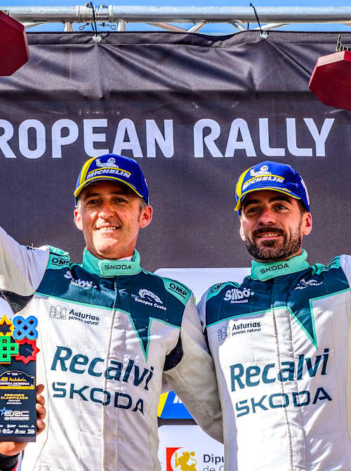 Iglesias and Suárez celebrate winning in the ERC at home