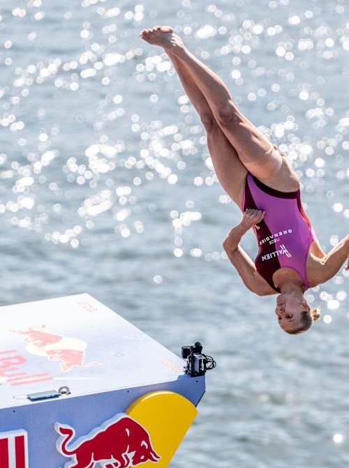 Rhiannan Iffland dives at the Copenhagen Opera House