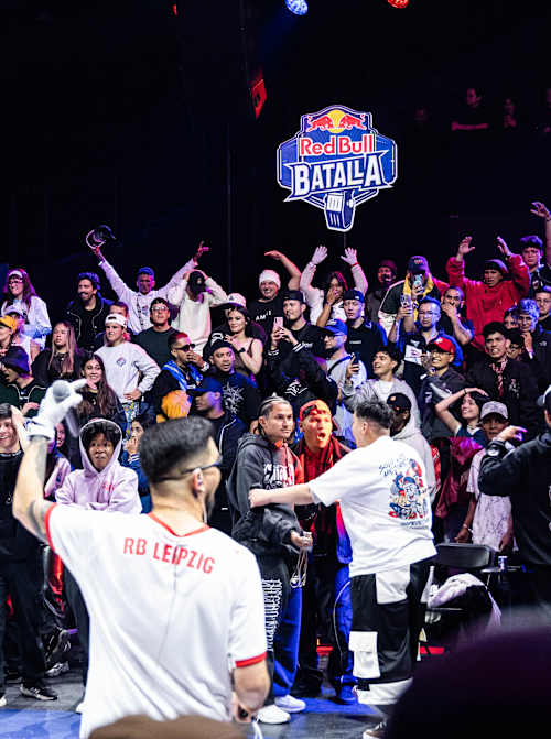 El 2 de octubre de 2025, Valles T y J1 en la final nacional de la Red Bull Batalla en Bogotá, Colombia.