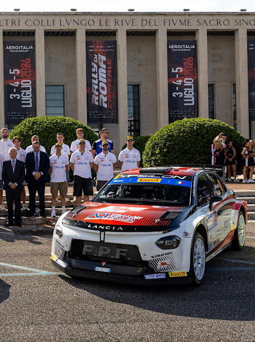 The French and Italian teams assemble for battle