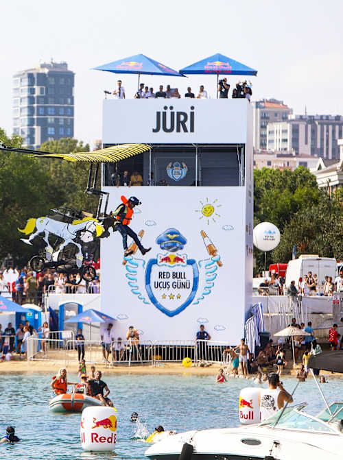Red Bull Uçuş Günü tüm heyecanıyla yeniden seninle.