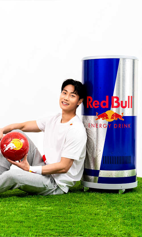 Paik Seung-ho with soccer ball.