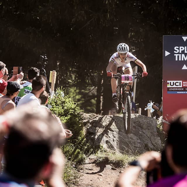 AP-1WNUU52TS2111-headerMedia