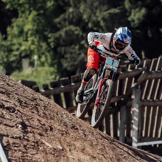 AP-1XJS6EZKS2111-headerMedia