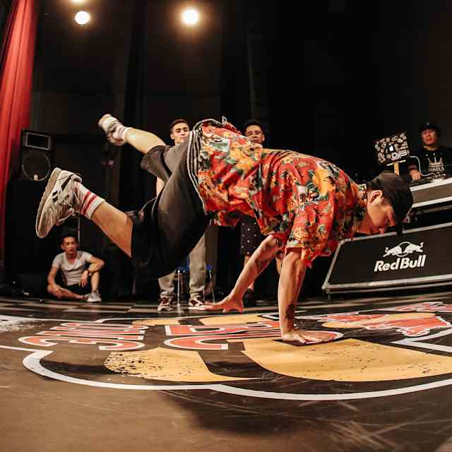 AP-1ZRNBJMF92111-headerMedia