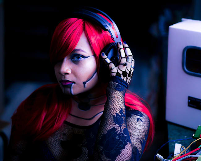 play with girl gamers