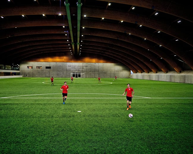 akademiya red bull vypuskaet futbolistov