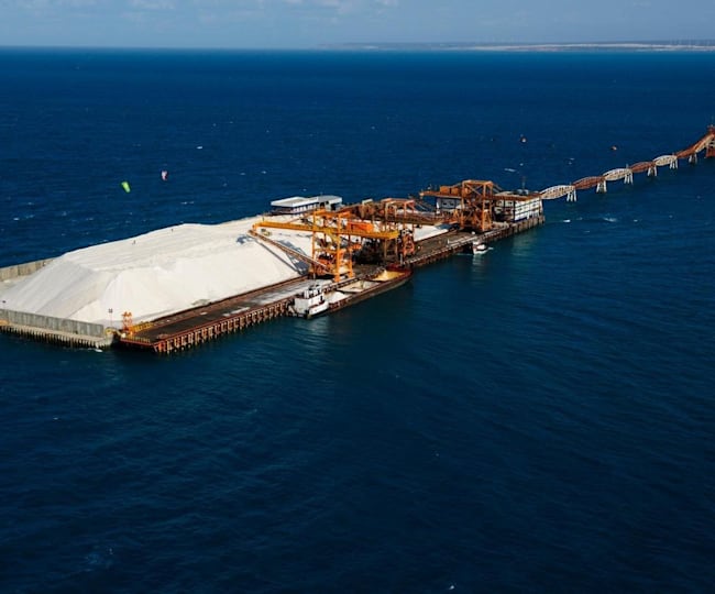 Kitesurfing Riding on Salt