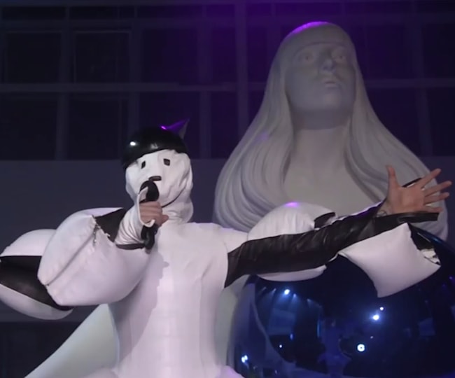 lady-gaga-artrave-screen