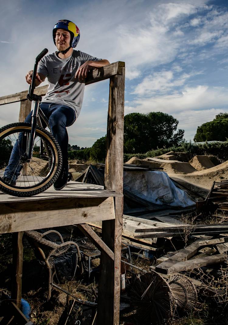 Photos Backyard Session With Sergio Layos