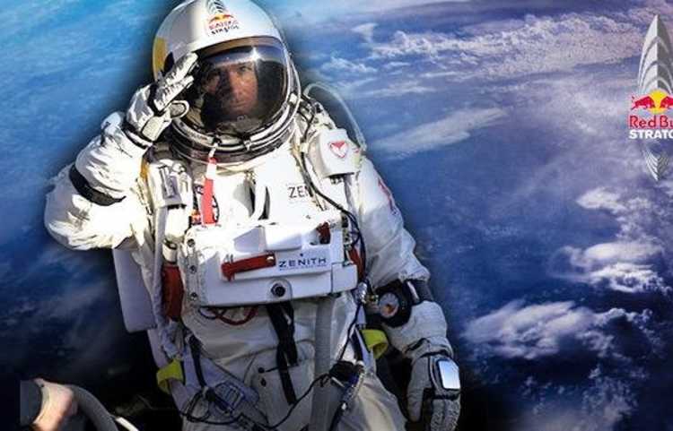 レッドブル・ストラトス成功時の記念ジャンパー レッドブル・ストラトス成功時の記念ジャンパー