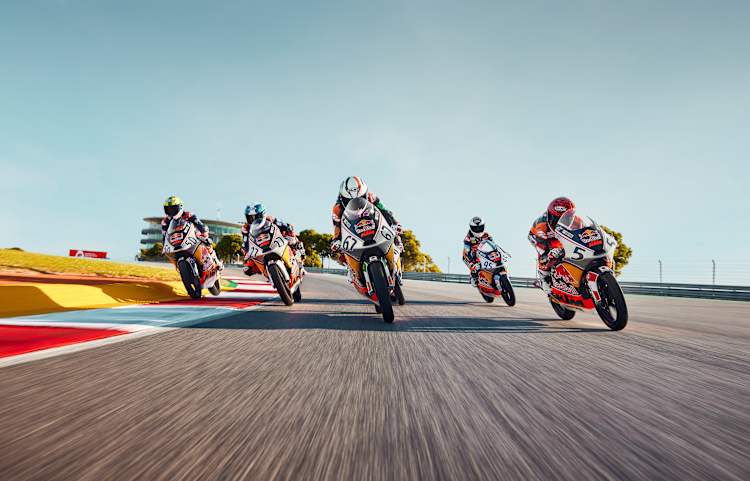 モトGP  MOTO GP 2019 Official Season Story MotoGP 2019, The Official Season Story: Mat Oxley