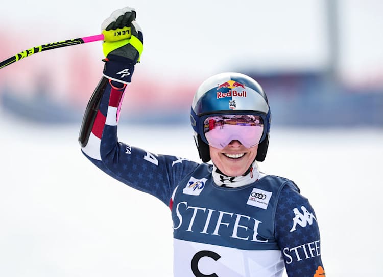 Lindsey Vonn skis the Sreif in Kitzbuhel at night