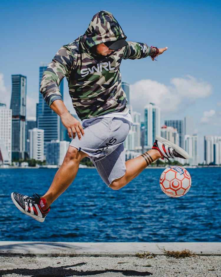 フリースタイルサッカー | Red Bull