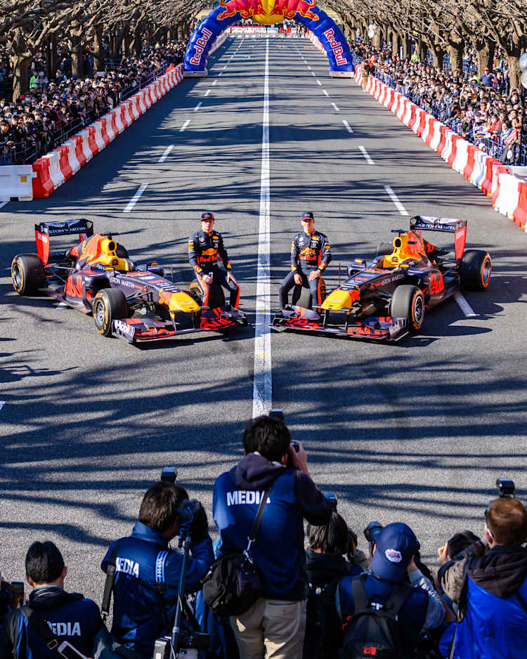 レッドブル・レーシングが無重力ピットストップに挑戦！ 《ZERO-G》 | F1