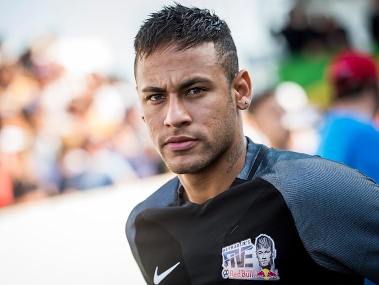 Cuantas botas de hotsell oro tiene neymar
