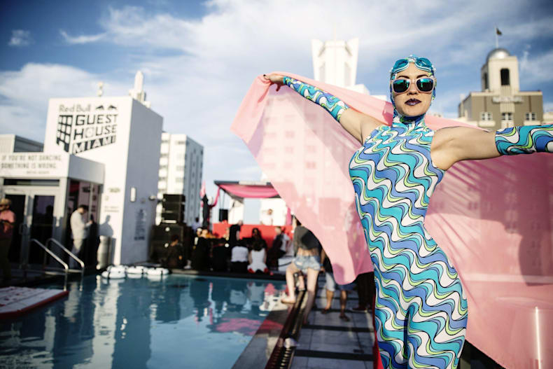 The Best Photos From Red Bull Guest House In Miami En su tercera edicion conto con nombres como the magician, danny tenaglia, kygo y el rapero lil wayne, entre otros. red bull