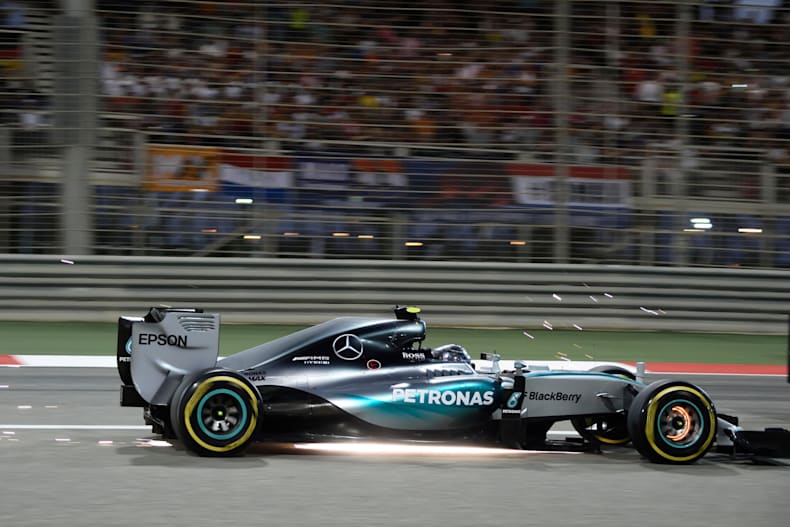 照片集 F1賽道火花四射 絢麗亮眼