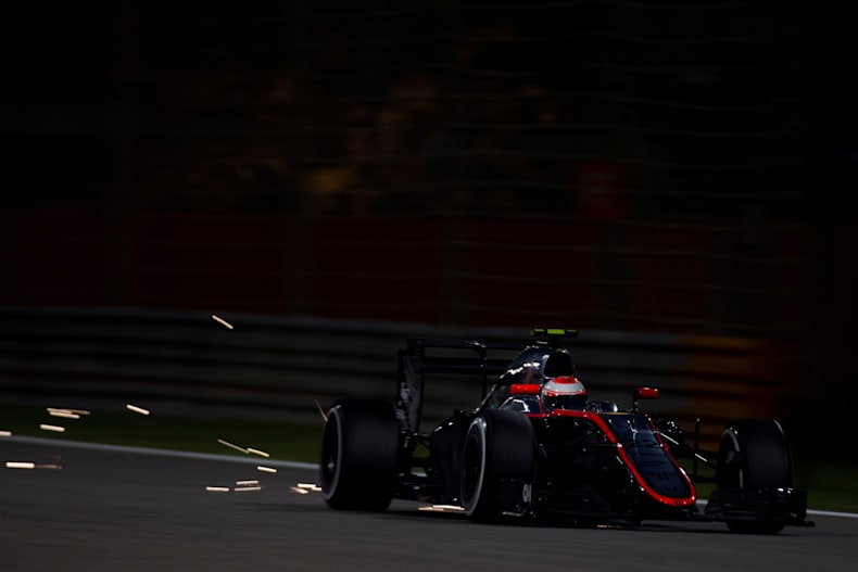 照片集 F1賽道火花四射 絢麗亮眼
