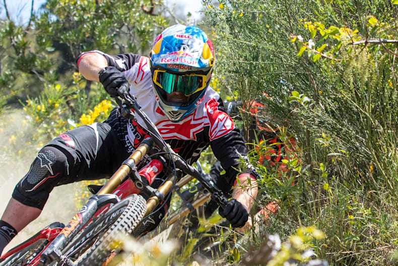 mountain bike downhill helmet
