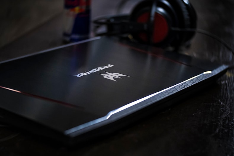 Acer Predator Helios 300 Gaming Laptop Gallery