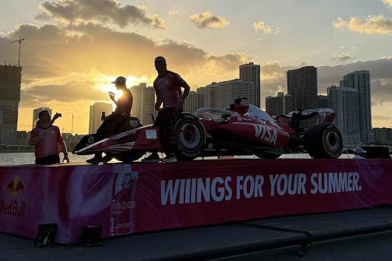 高速 割引 平日 Racing App Cash Visa Bulls Team One Formula トップス