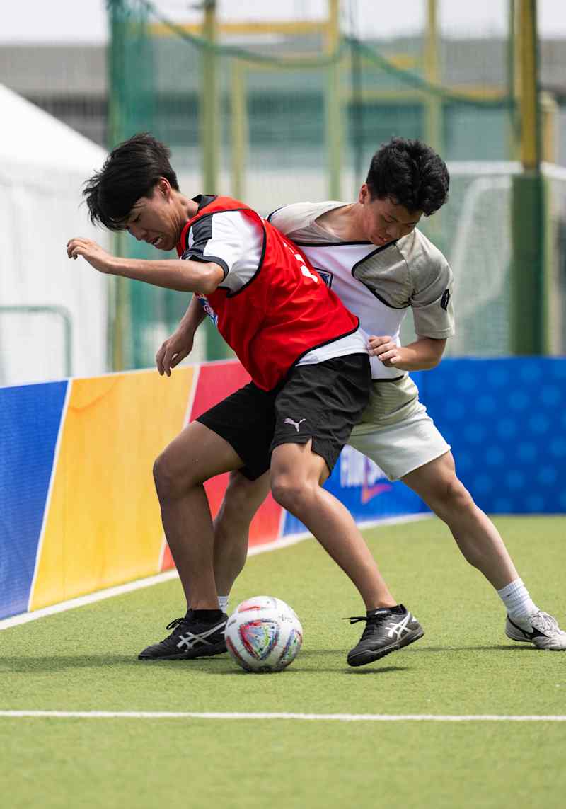 フリースタイルサッカー | Red Bull
