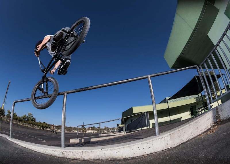 Acrobacias clearance con bmx