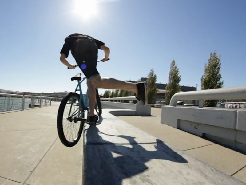 Biking Fix Gear Red Bull