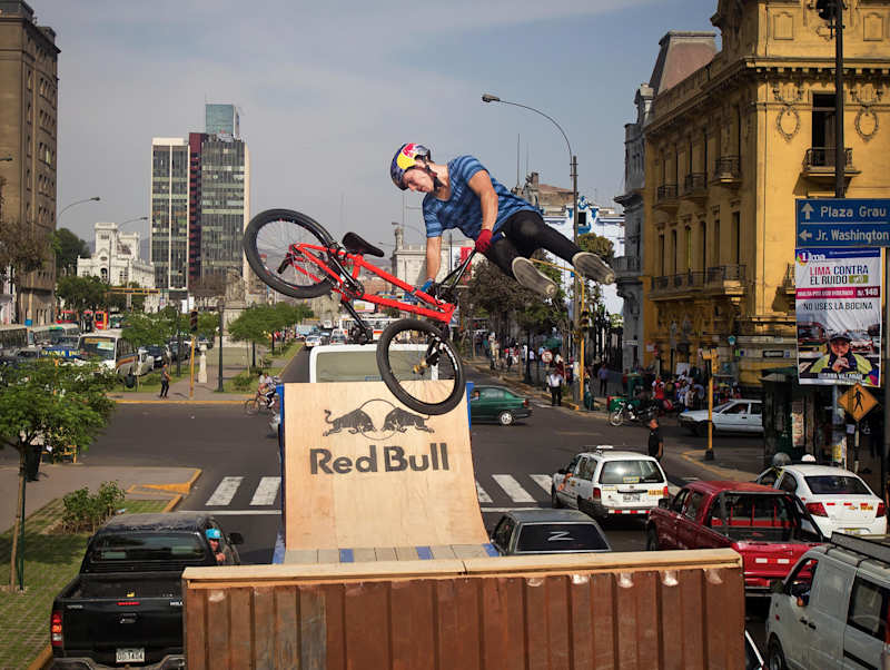 Kevin Robinson breaks BMX high air world record