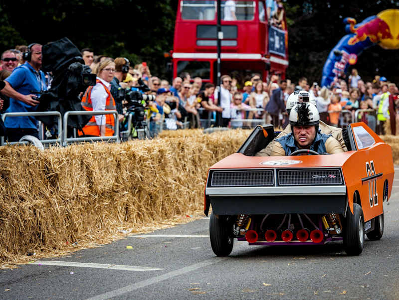 レッドブルボックスカートレース2019 東京 RED BULL おバカなレースに⼤まじめ!?「Red Bull Box Cart Race Tokyo