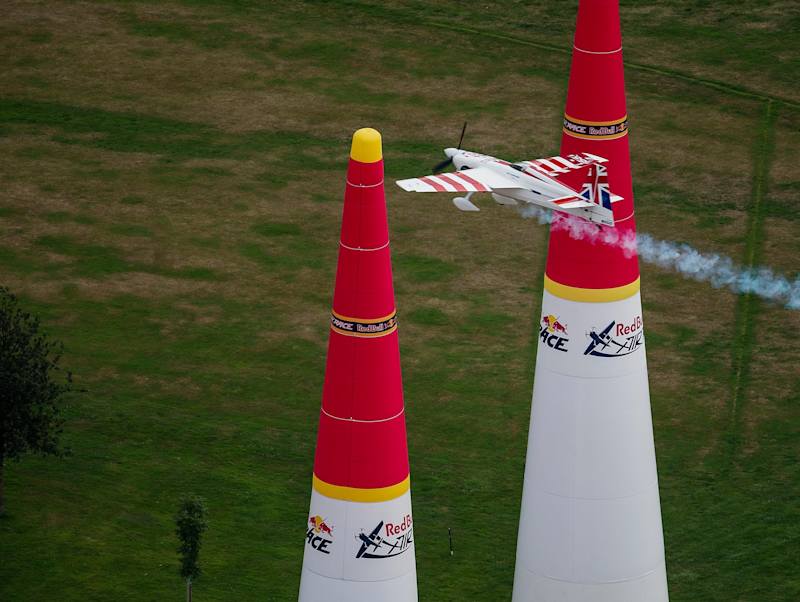 The thrilling finale of Red Bull Air Race 2015