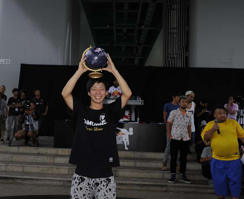 フリースタイルフットボールの世界大会で日本代表Kosukeが準優勝 フリースタイルフットボールの世界大会で日本代表Kosukeが準優勝