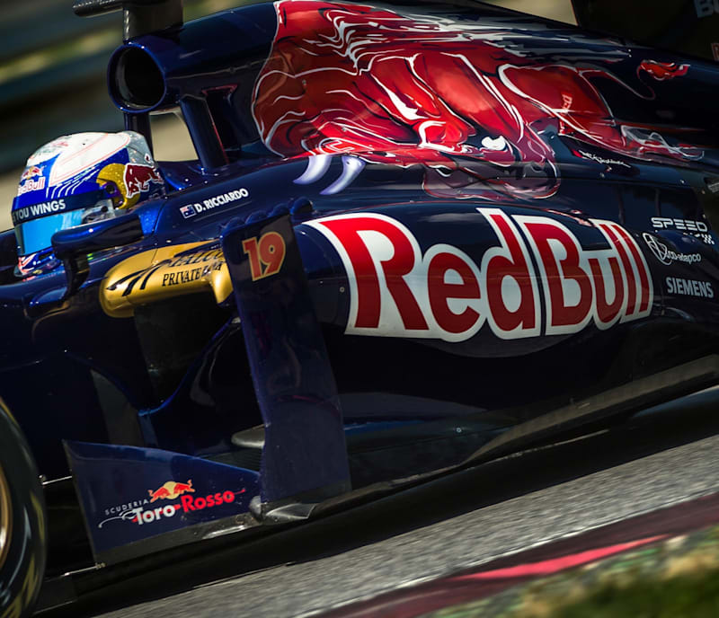 Video: Ricciardo goes for a spin in Sri Lanka