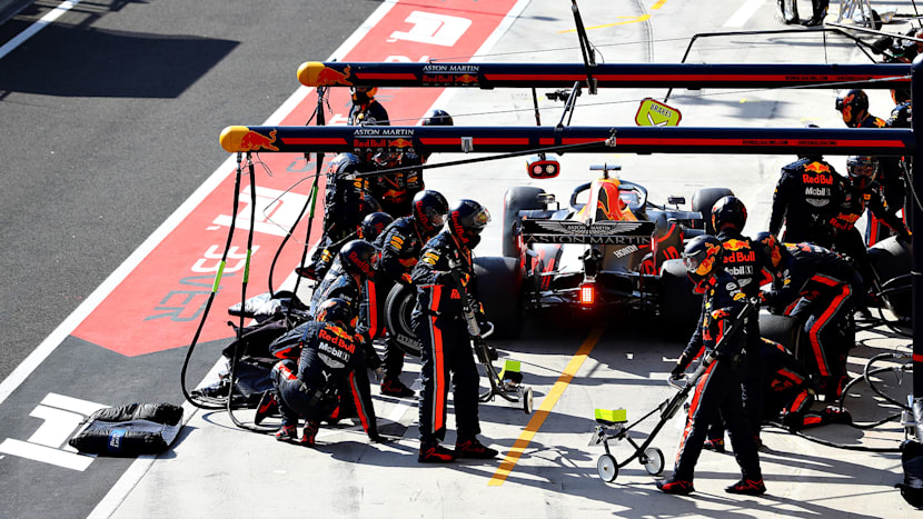 ピットストップとは 1 秒の世界を知る F1 レッドブル レーシング